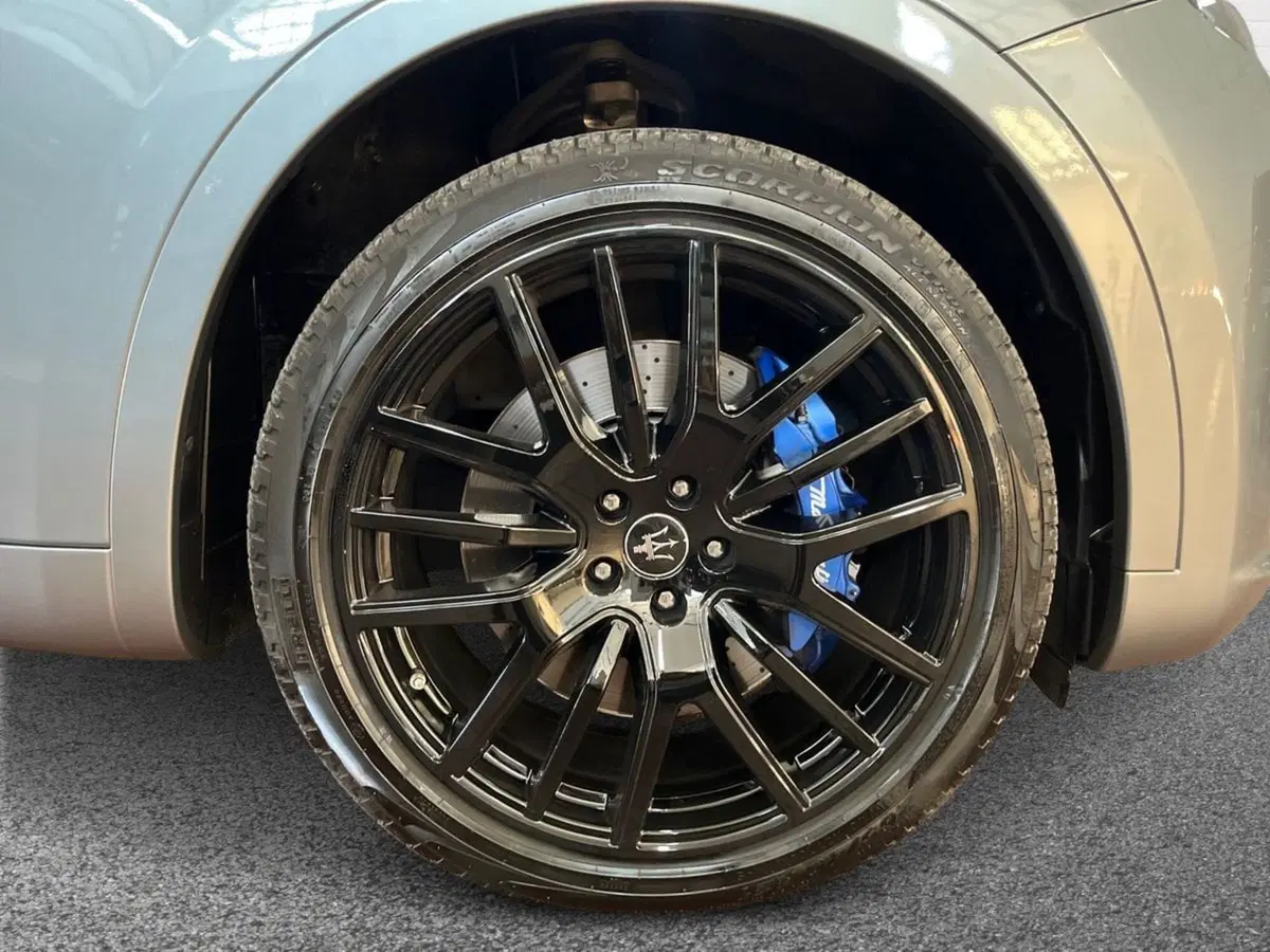 Maserati Levante usata a Bari (6)