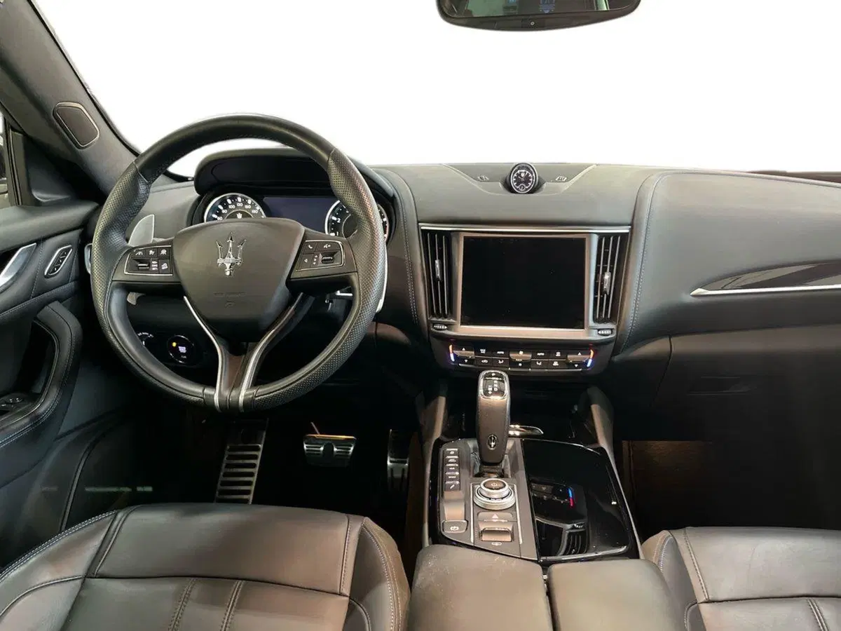Maserati Levante usata a Bari (8)