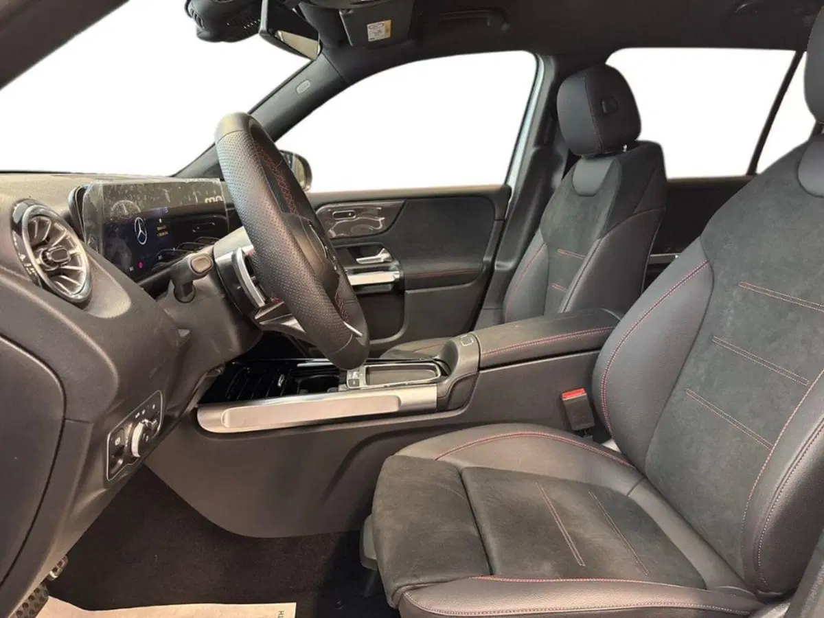 Mercedes-Benz GLB nuova a Bari (10)