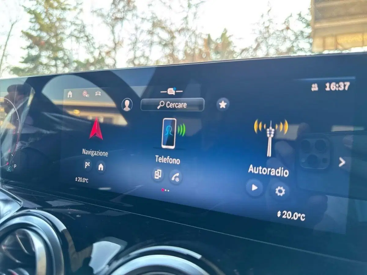 Mercedes-Benz GLB nuova a Bari (12)