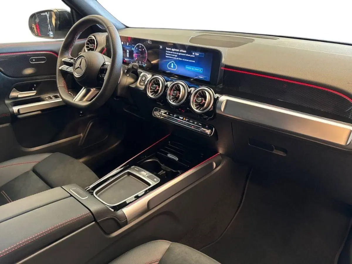 Mercedes-Benz GLB nuova a Bari (15)