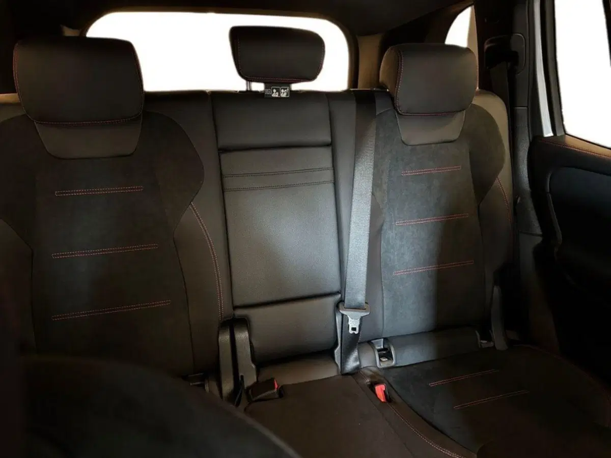 Mercedes-Benz GLB nuova a Bari (16)