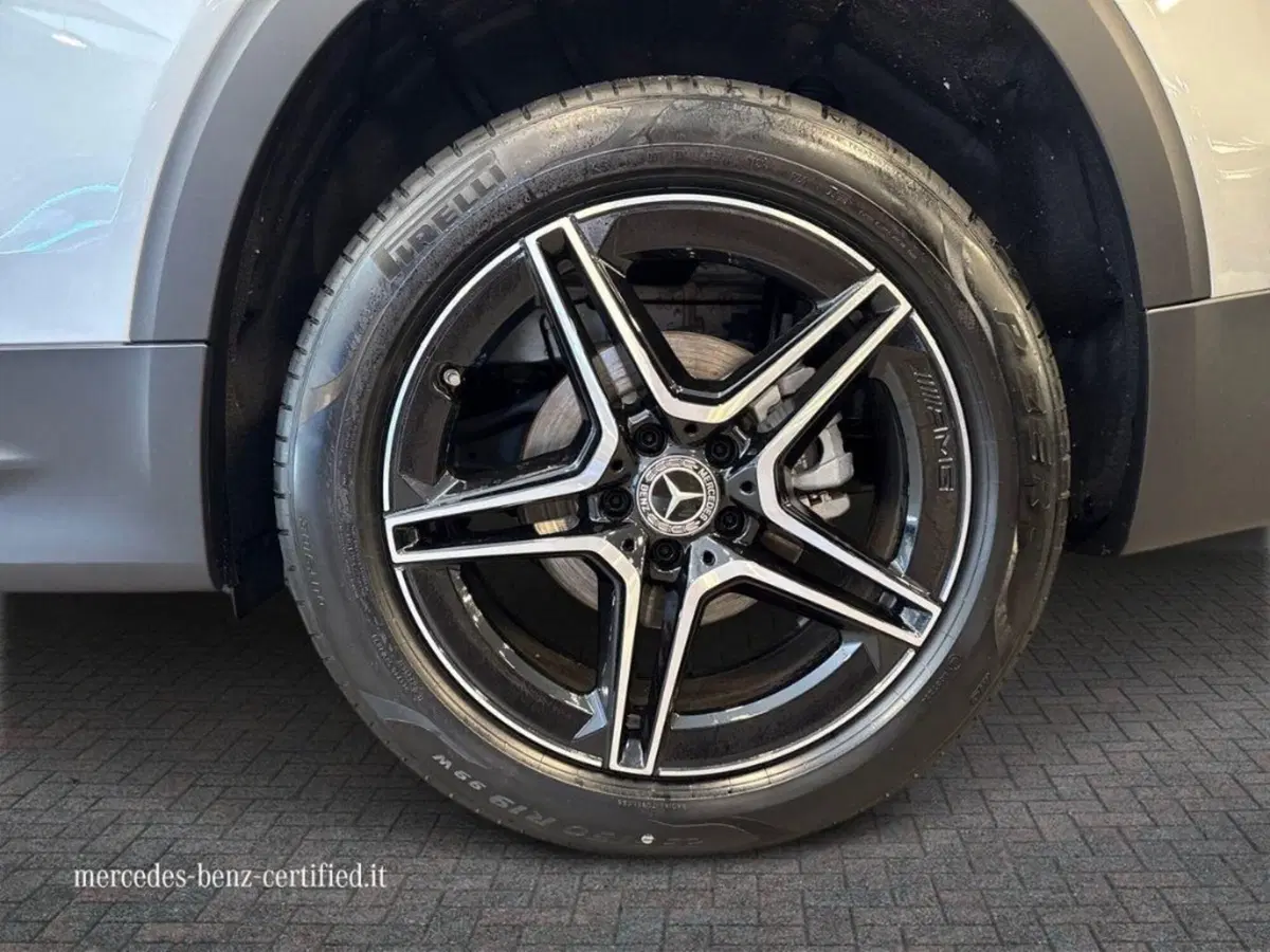 Mercedes-Benz GLB nuova a Bari (17)