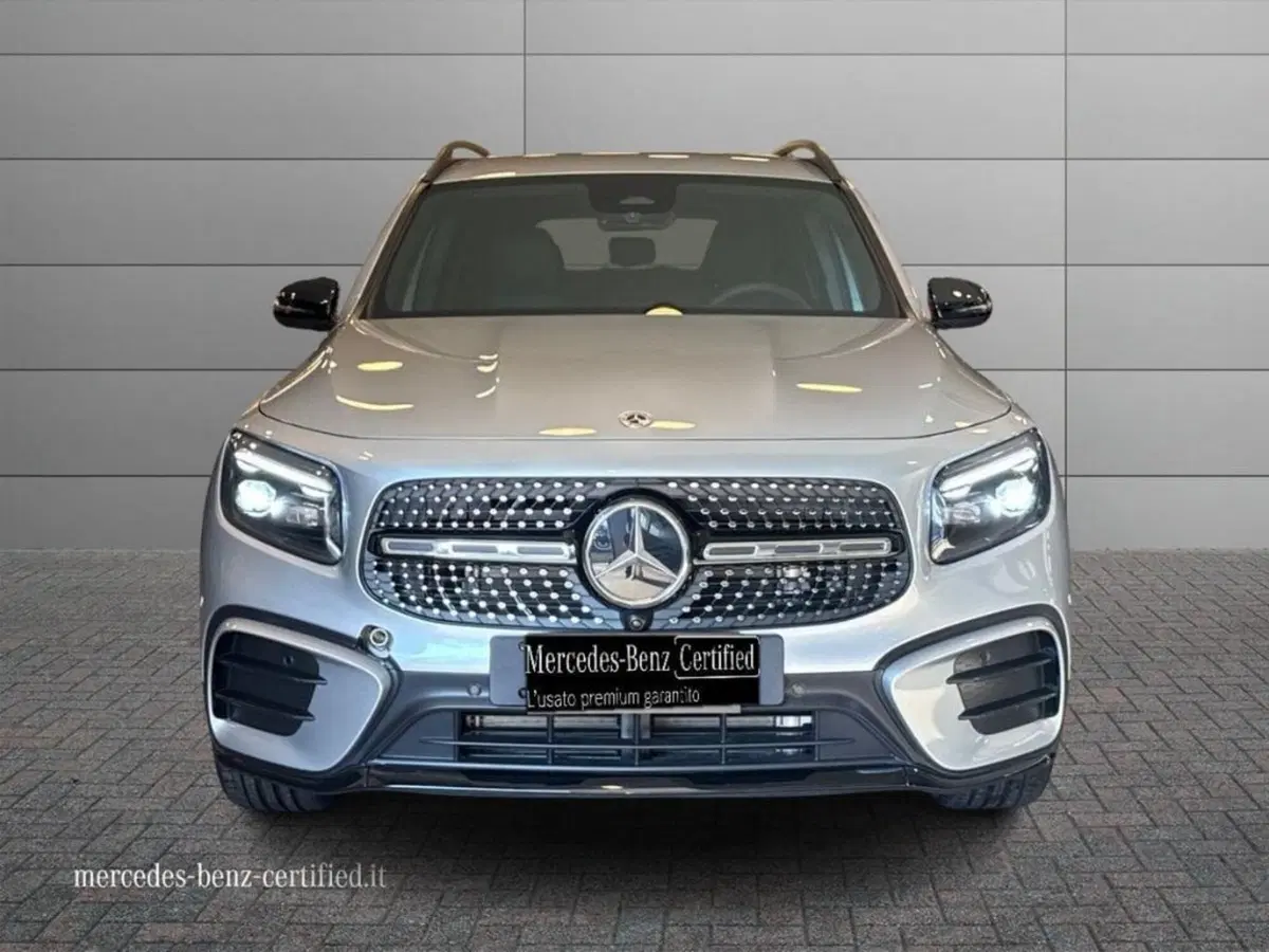Mercedes-Benz GLB nuova a Bari (3)