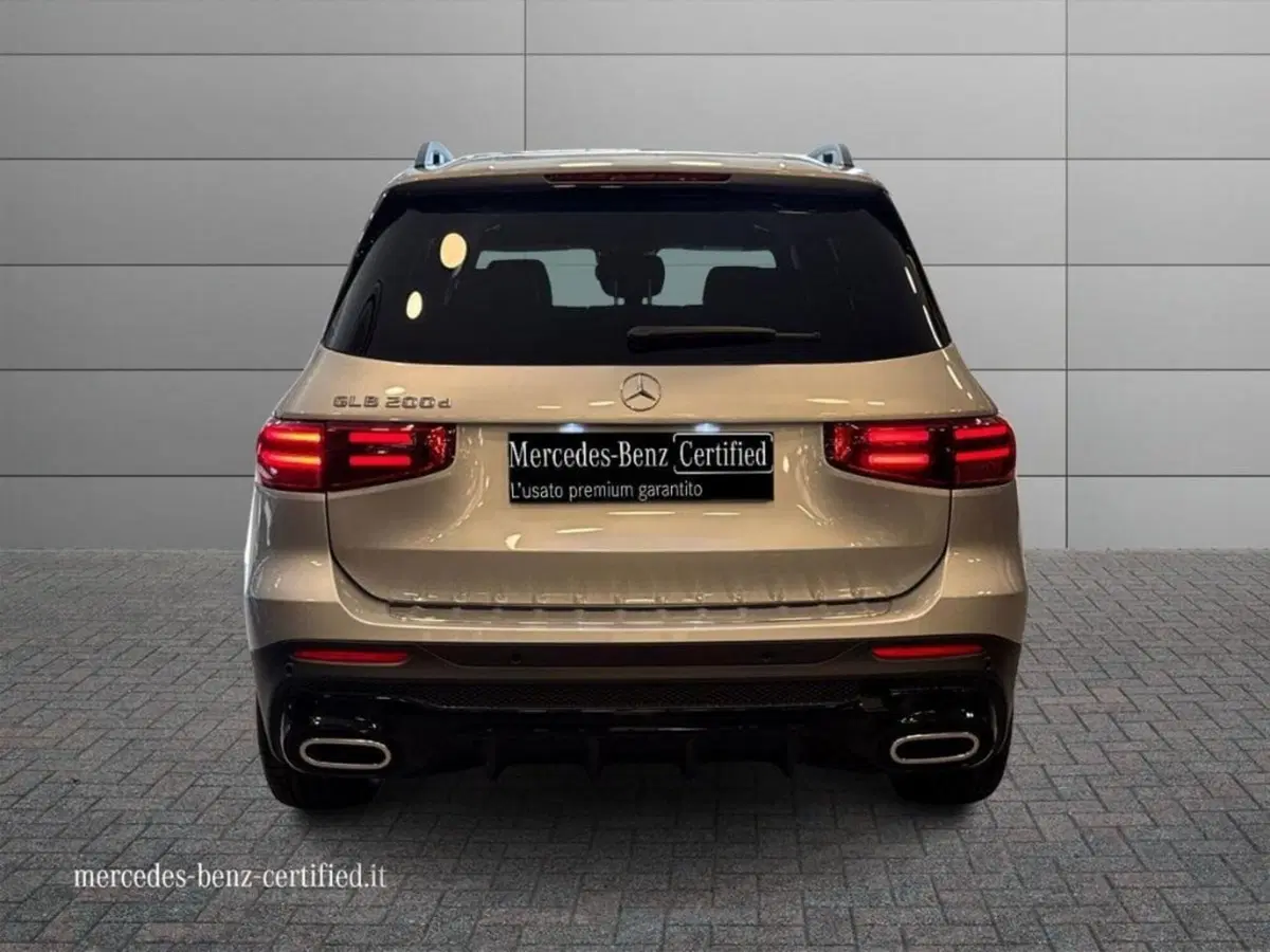 Mercedes-Benz GLB nuova a Bari (4)