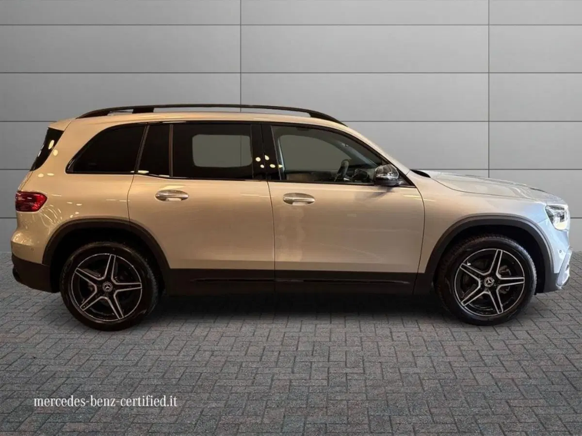 Mercedes-Benz GLB nuova a Bari (5)