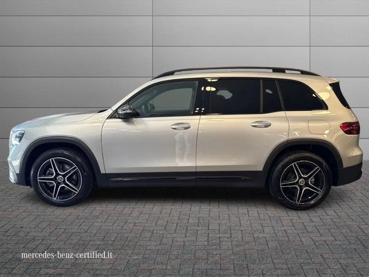 Mercedes-Benz GLB nuova a Bari (6)