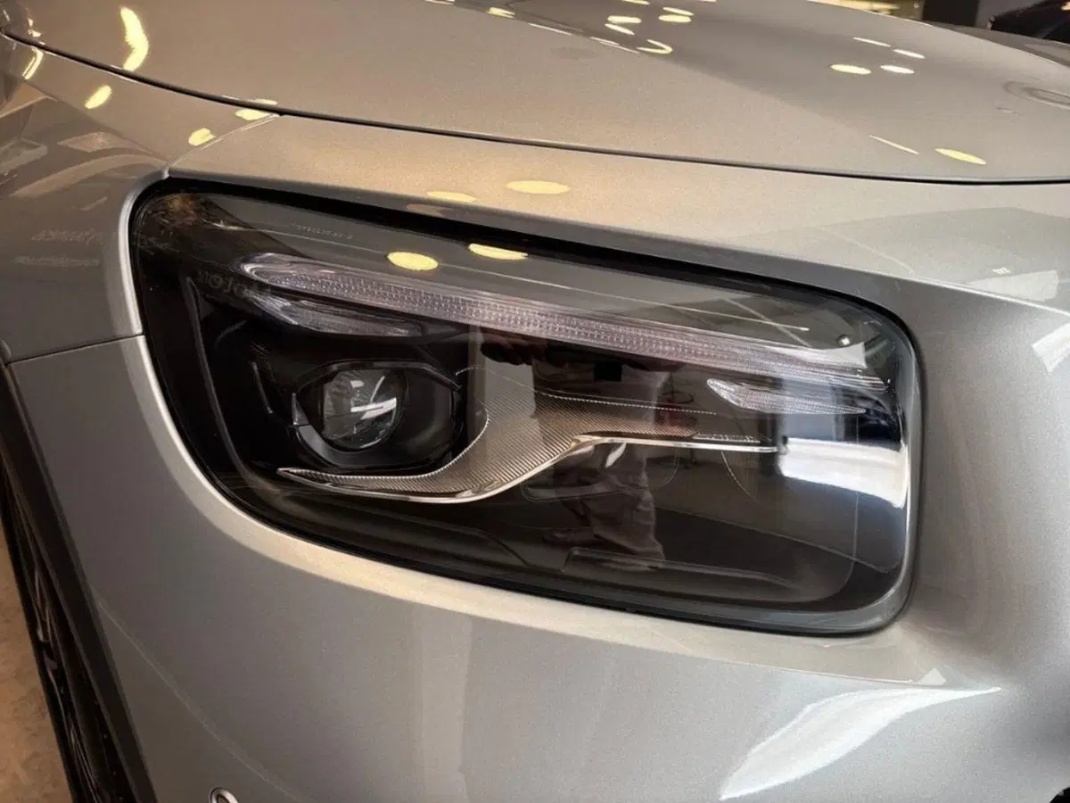 Mercedes-Benz GLB nuova a Bari (7)