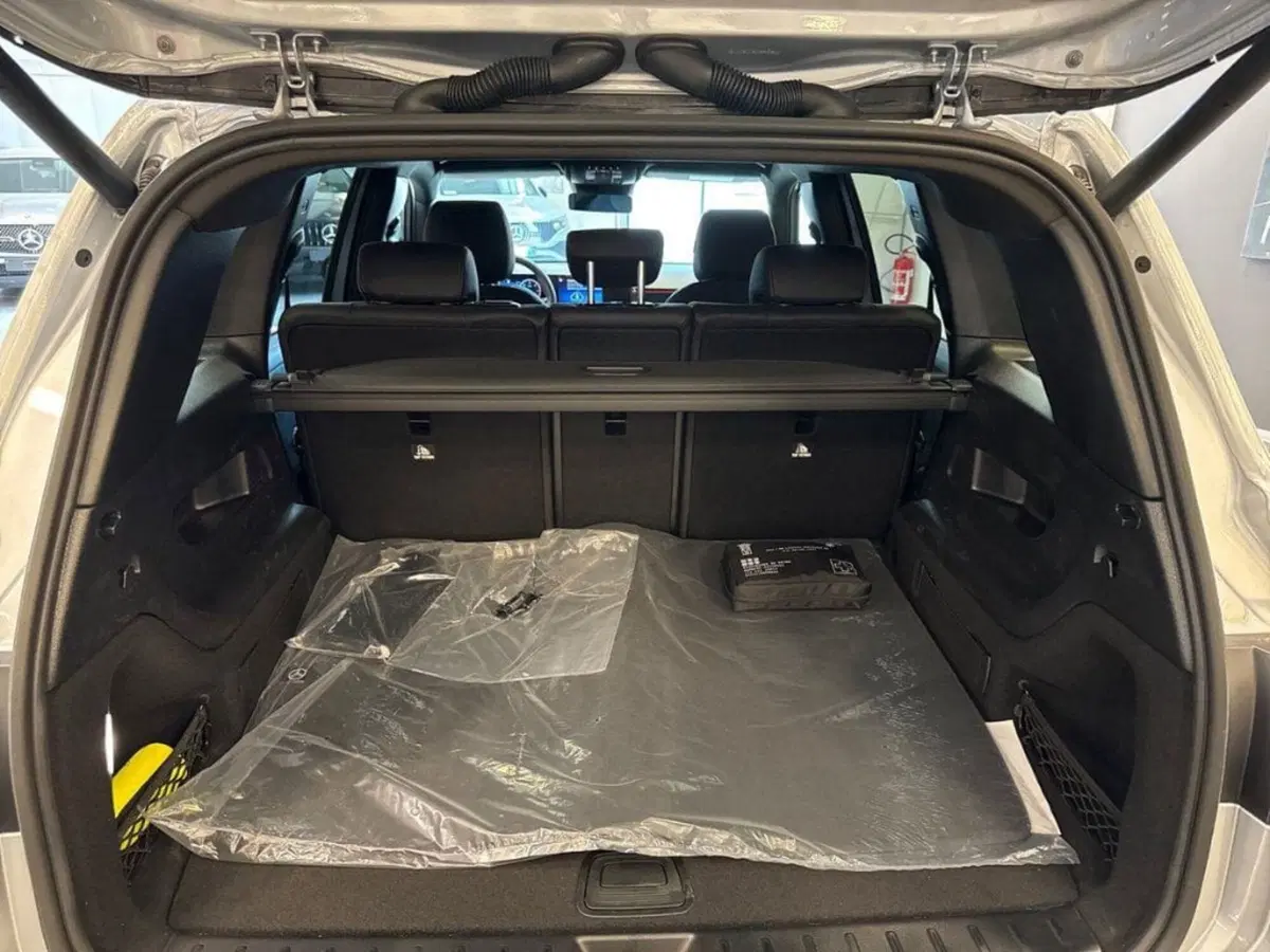 Mercedes-Benz GLB nuova a Bari (8)