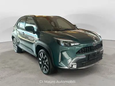 Toyota Yaris Cross Lounge awd-i 130cv e-cvt nuova a Napoli