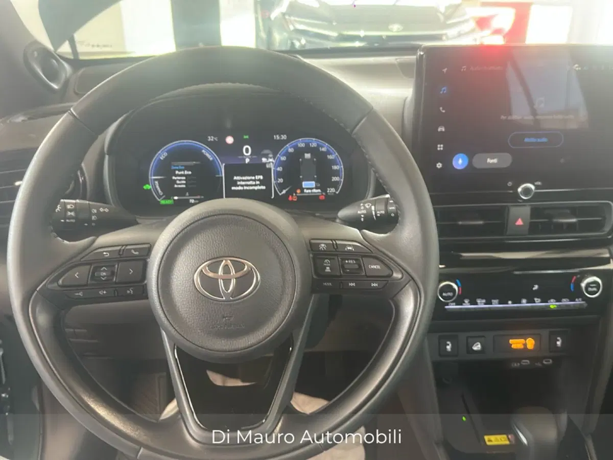 Toyota Yaris Cross nuova a Napoli (10)