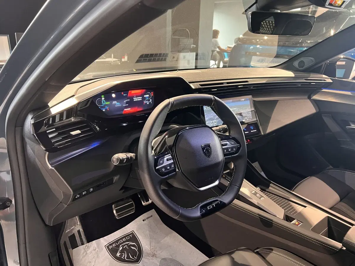 Peugeot 308 SW nuova a Bari (12)