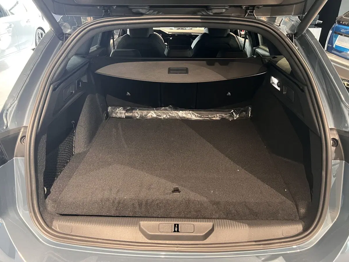 Peugeot 308 SW nuova a Bari (7)