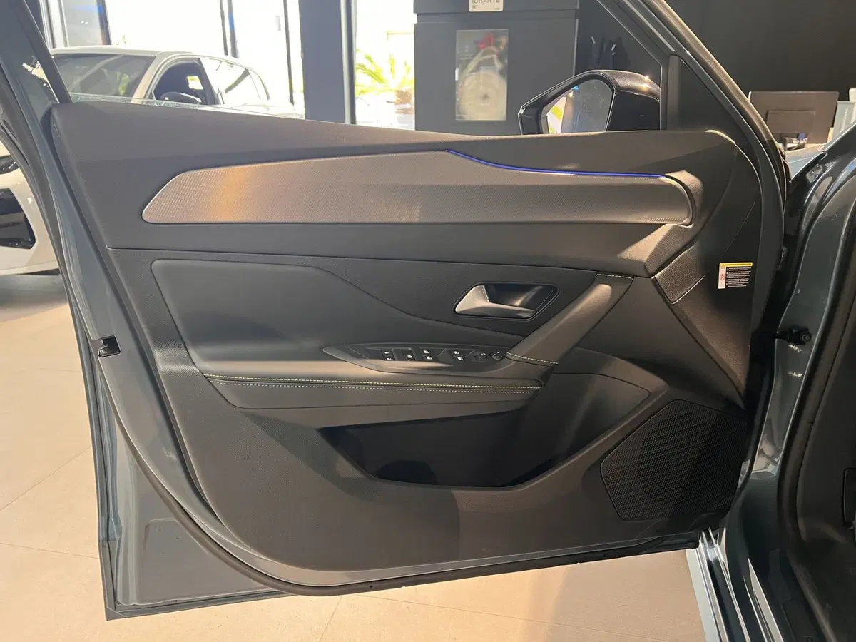 Peugeot 308 SW nuova a Bari (9)