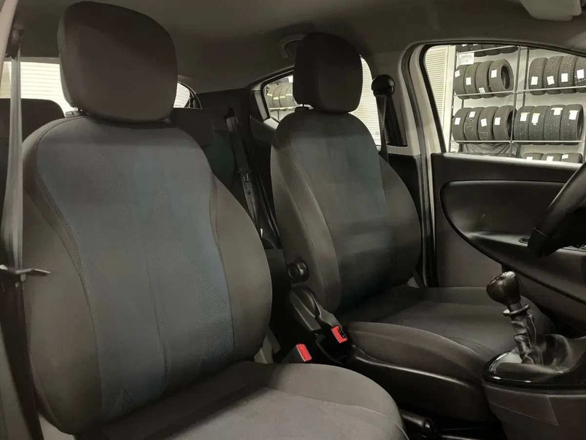 Lancia Ypsilon usata a Macerata (14)