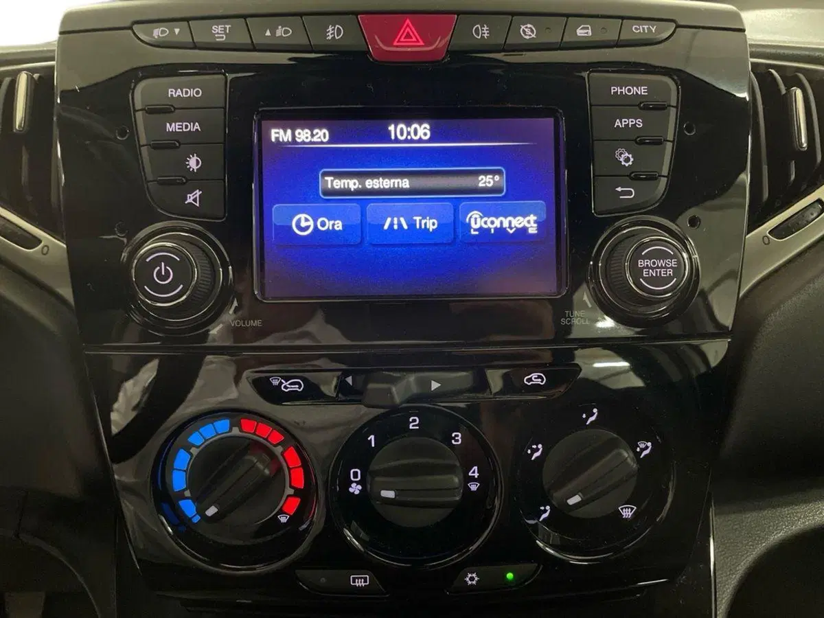 Lancia Ypsilon usata a Macerata (15)
