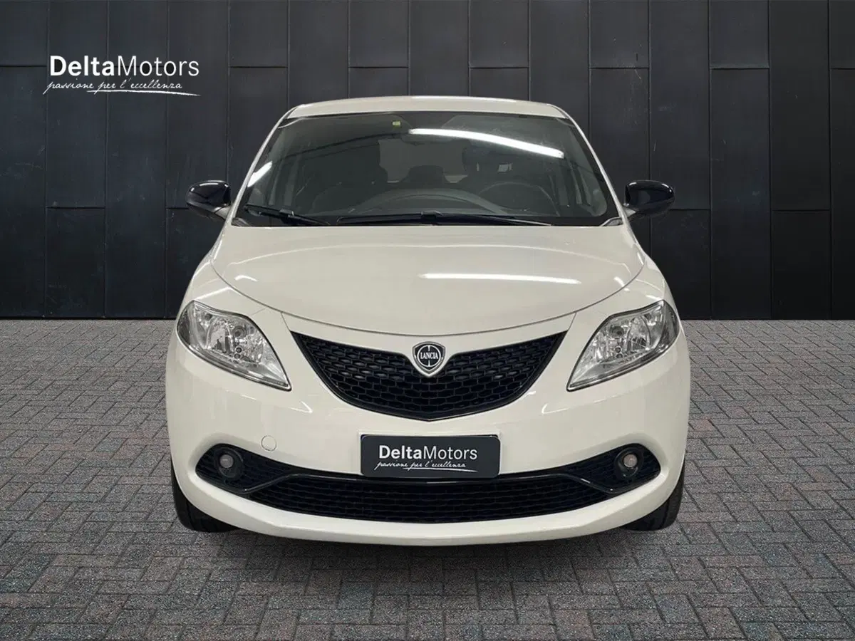 Lancia Ypsilon usata a Macerata (2)