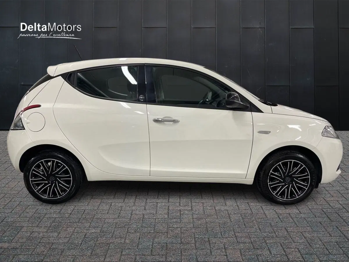 Lancia Ypsilon usata a Macerata (3)