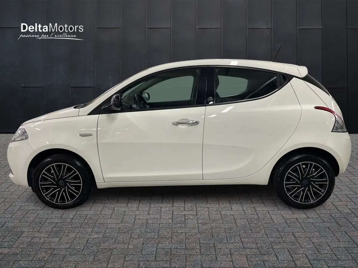 Lancia Ypsilon usata a Macerata (4)