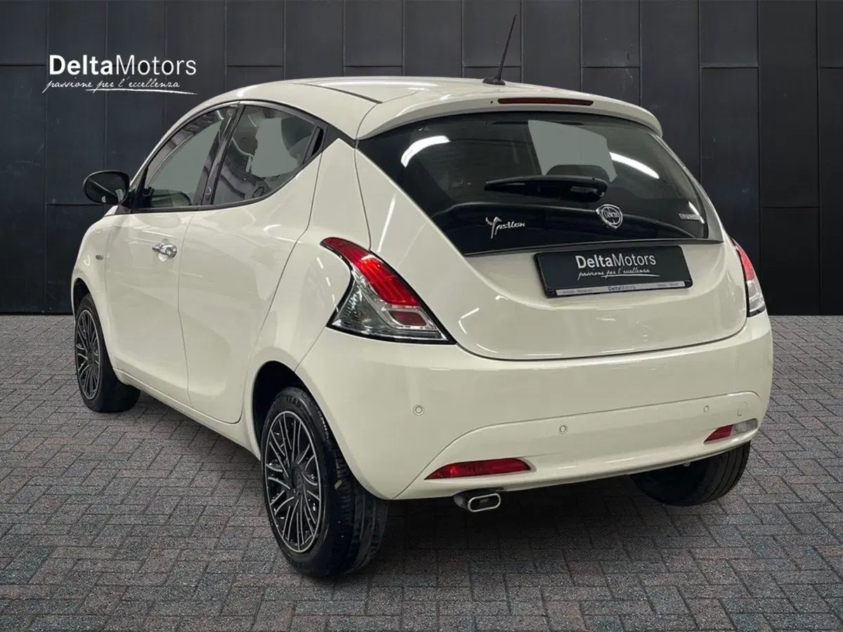 Lancia Ypsilon usata a Macerata (5)
