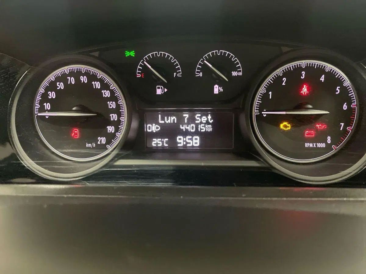 Lancia Ypsilon usata a Macerata (9)