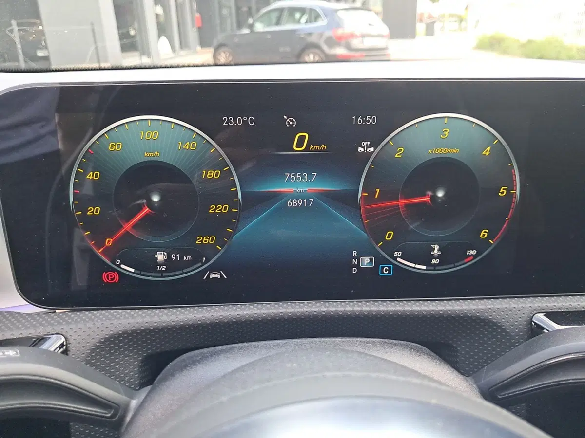 Mercedes-Benz CLA Shooting Brake usata a Salerno (9)