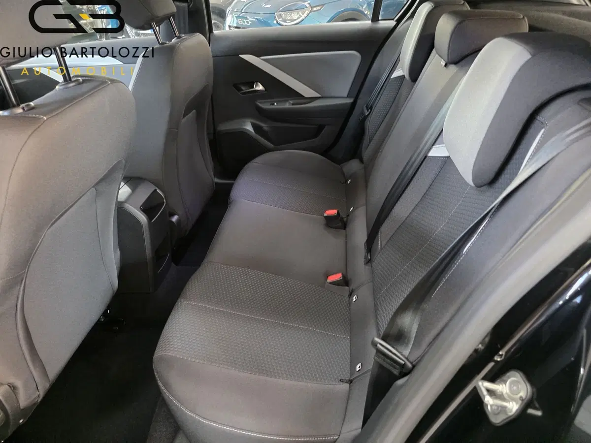 Opel Astra nuova a Prato (8)