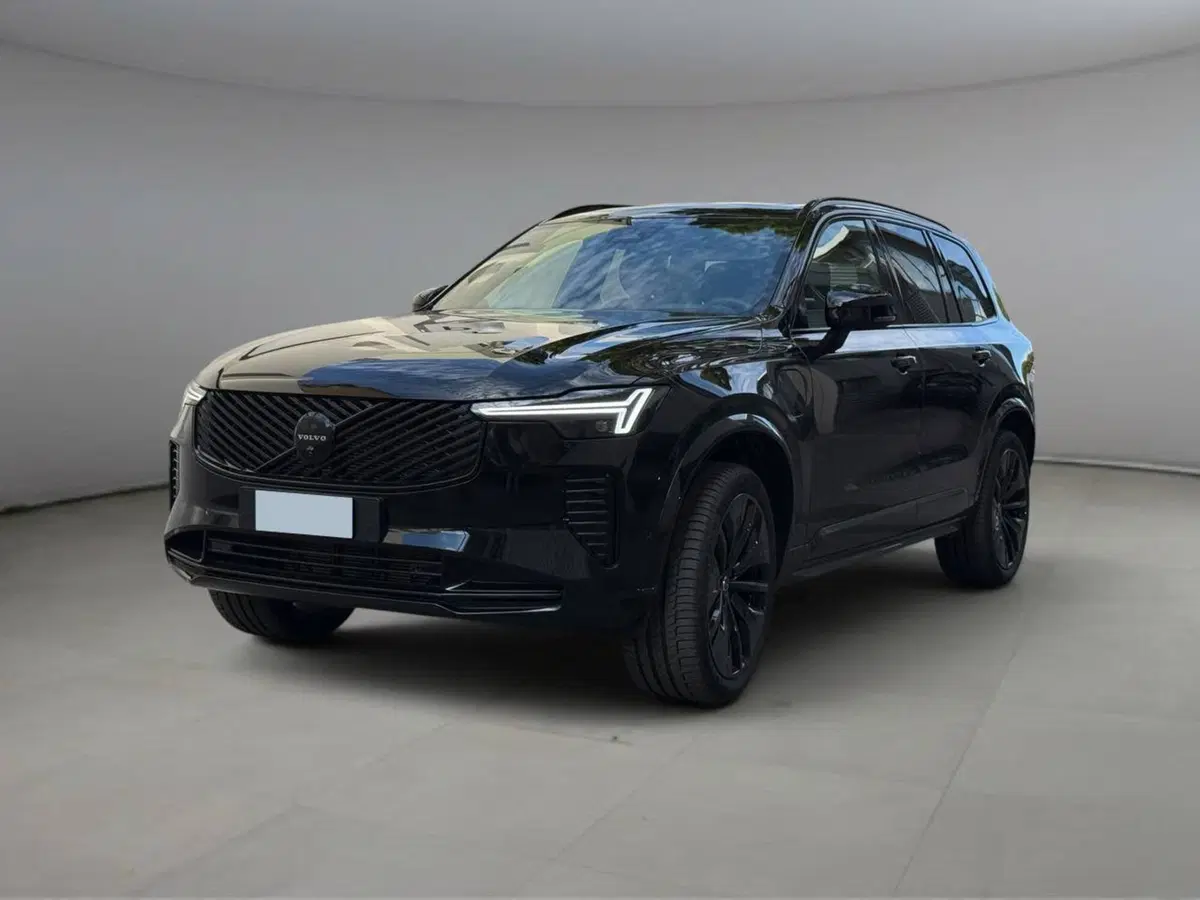 Volvo XC90 nuova a Palermo