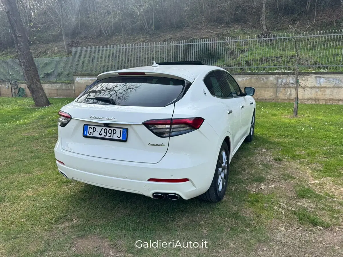 Maserati Levante usata a Salerno (11)