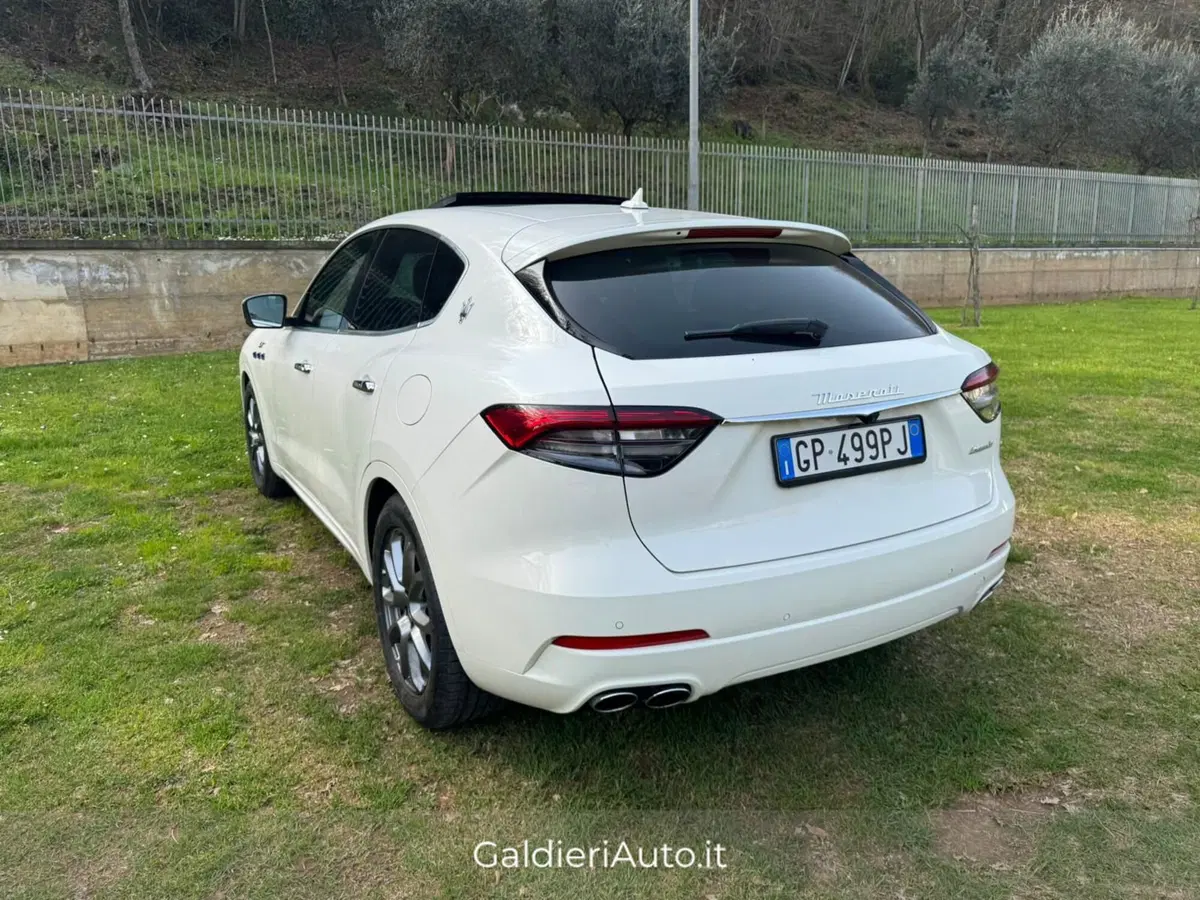 Maserati Levante usata a Salerno (5)