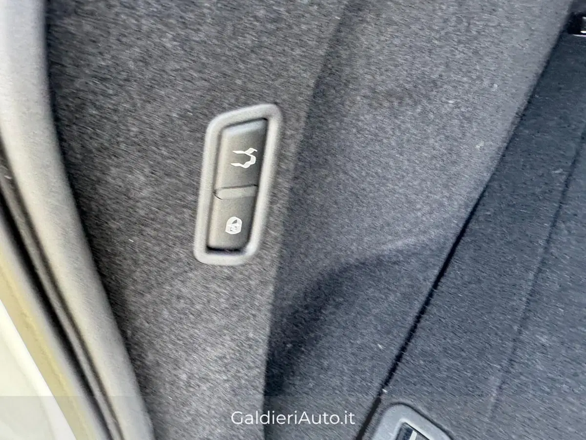 Maserati Levante usata a Salerno (9)