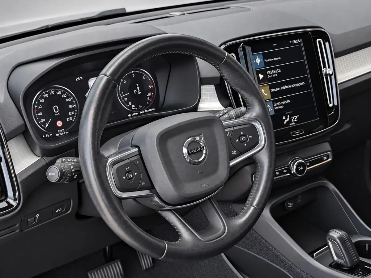 Volvo XC40 usata a Pescara (6)