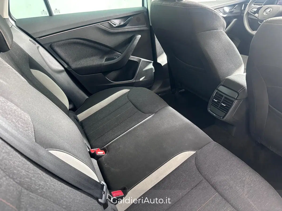Skoda Kamiq usata a Salerno (8)