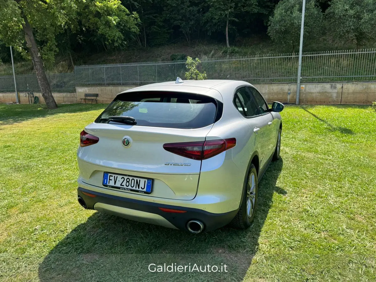 Alfa Romeo Stelvio usata a Salerno (10)