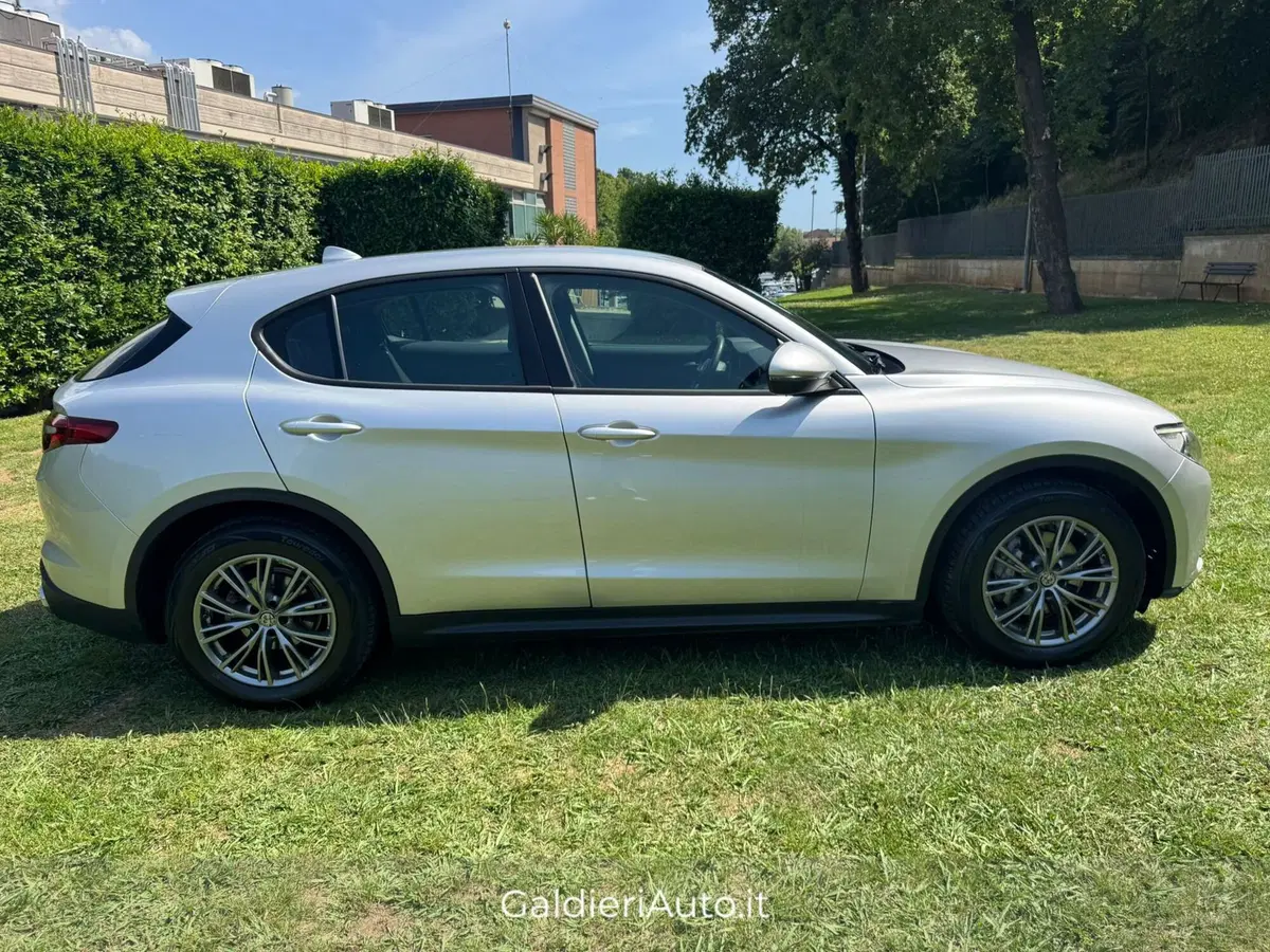 Alfa Romeo Stelvio usata a Salerno (11)