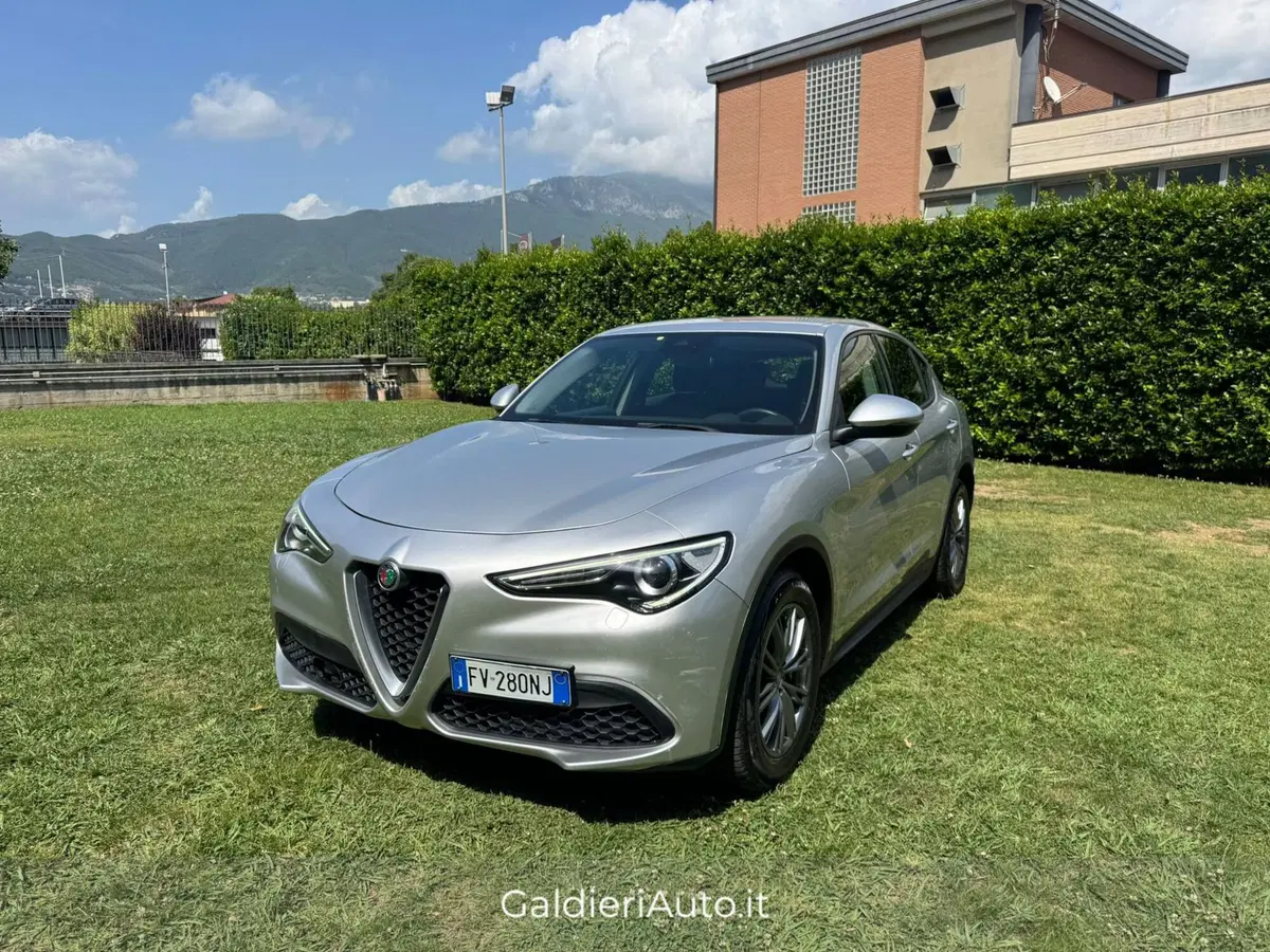 Alfa Romeo Stelvio usata a Salerno (3)
