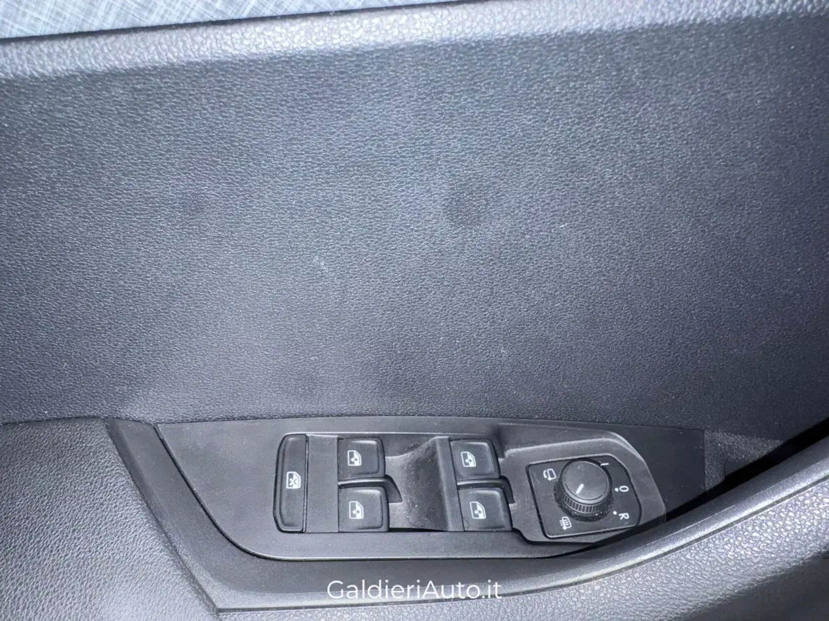 Skoda Karoq usata a Salerno (16)