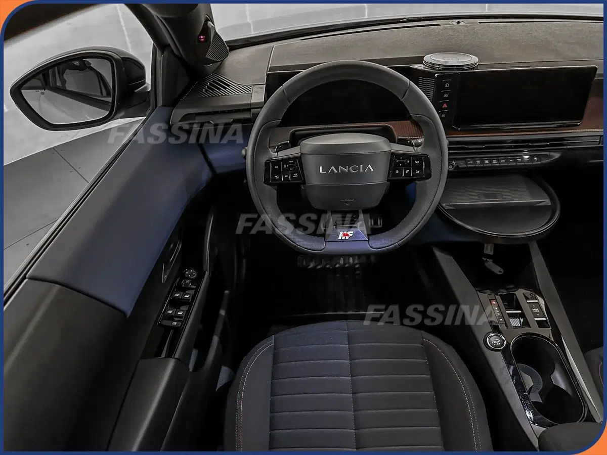 Lancia Ypsilon usata a Milano (11)