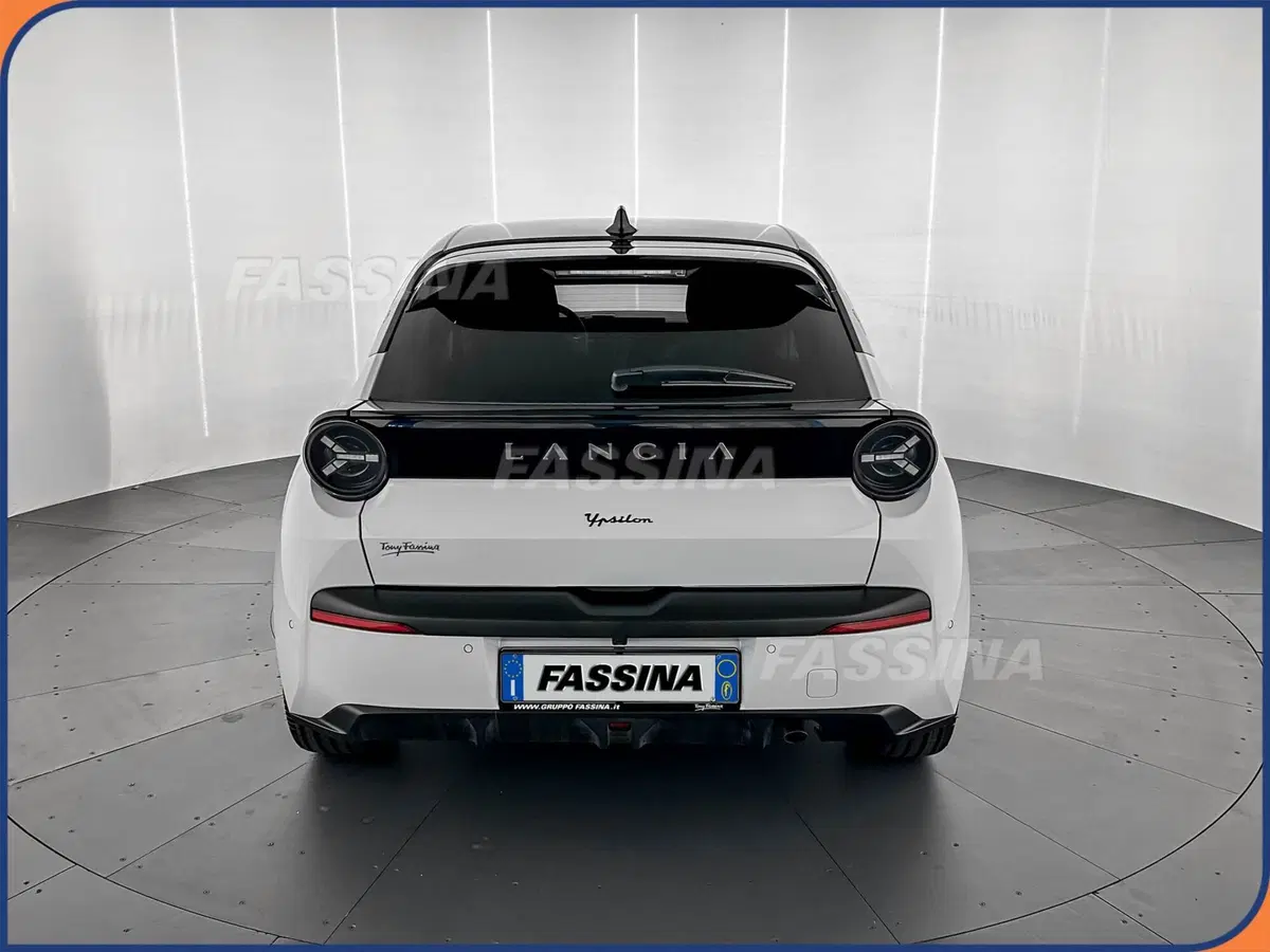 Lancia Ypsilon usata a Milano (5)