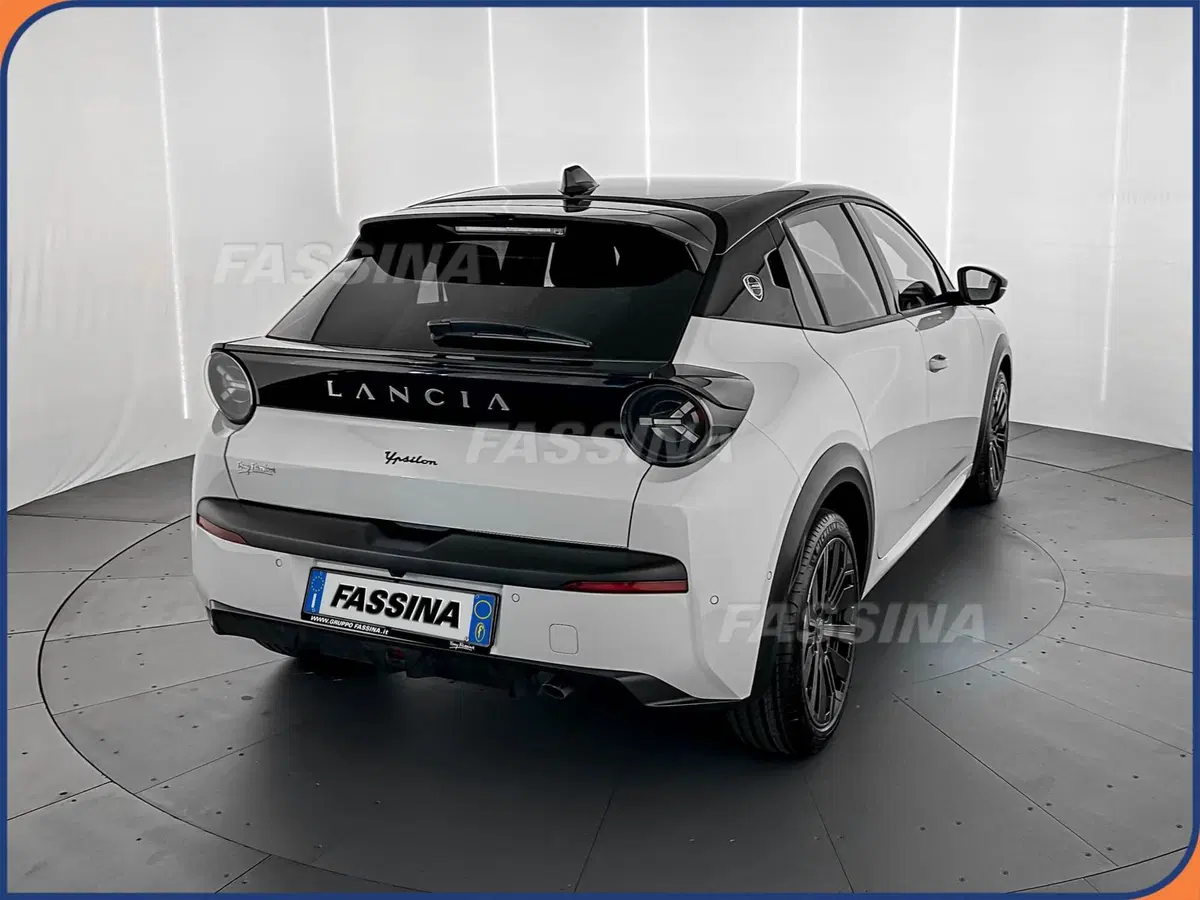 Lancia Ypsilon usata a Milano (6)