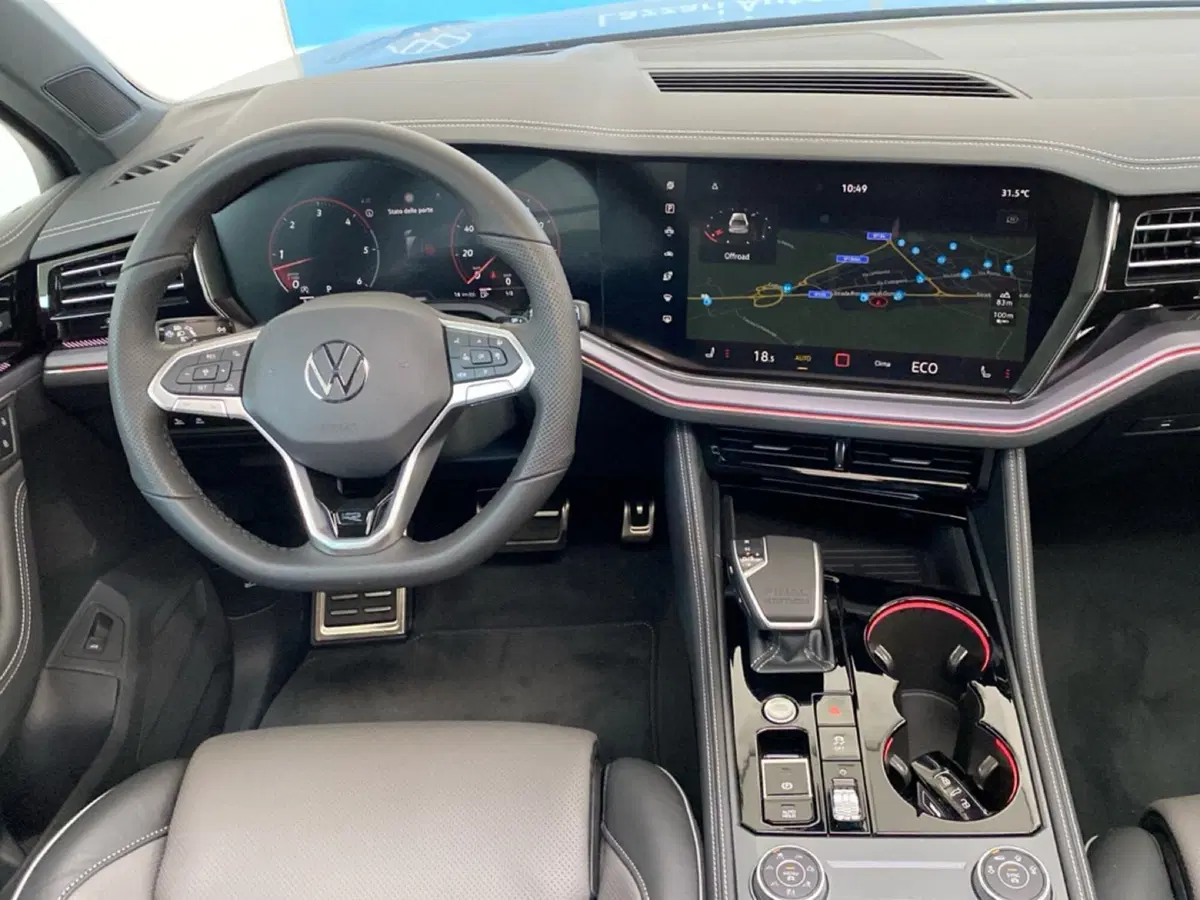 Volkswagen Touareg nuova a Lodi (10)