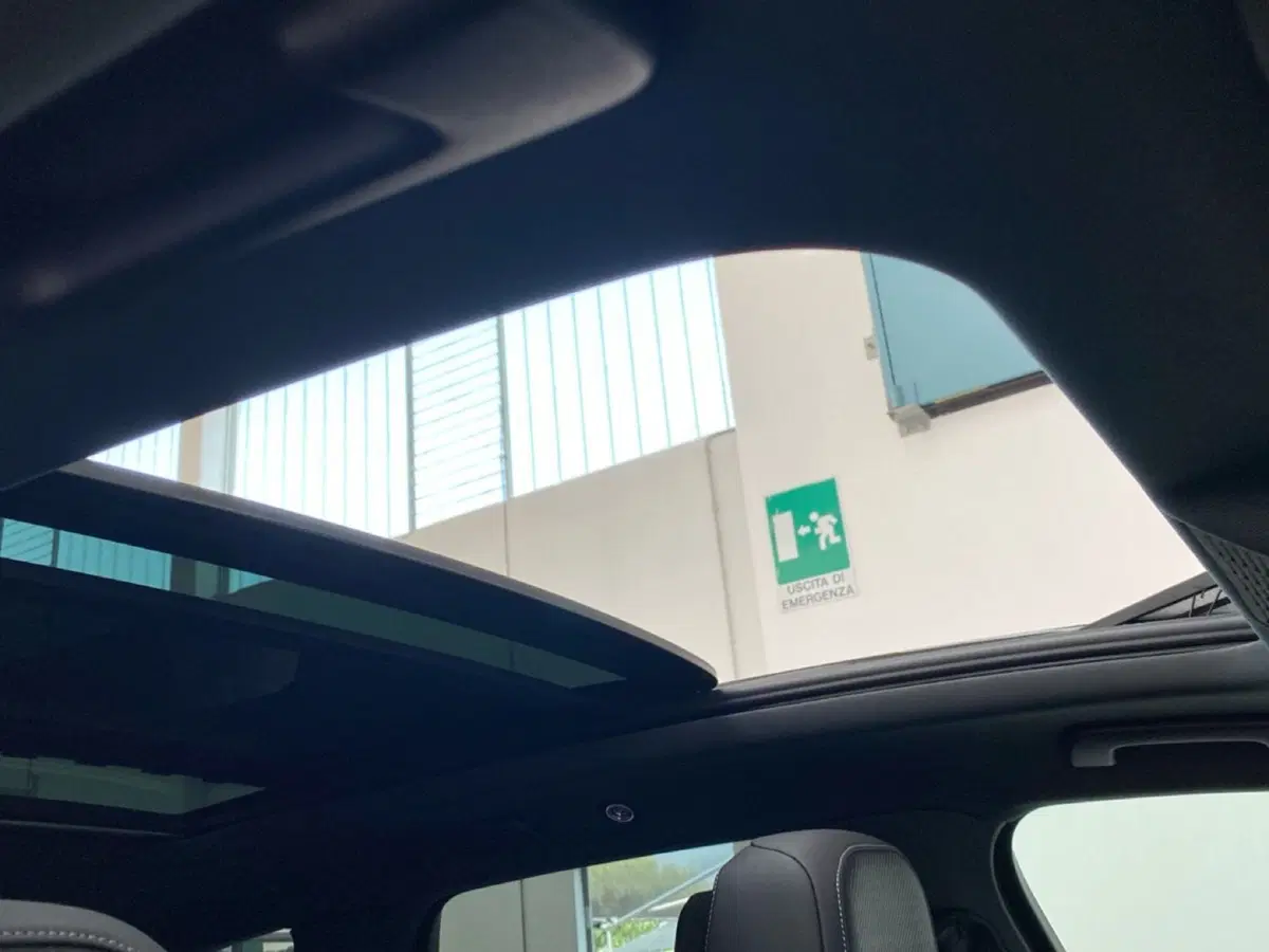 Volkswagen Touareg nuova a Lodi (11)