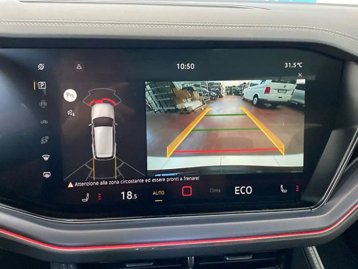 Volkswagen Touareg nuova a Lodi (17)