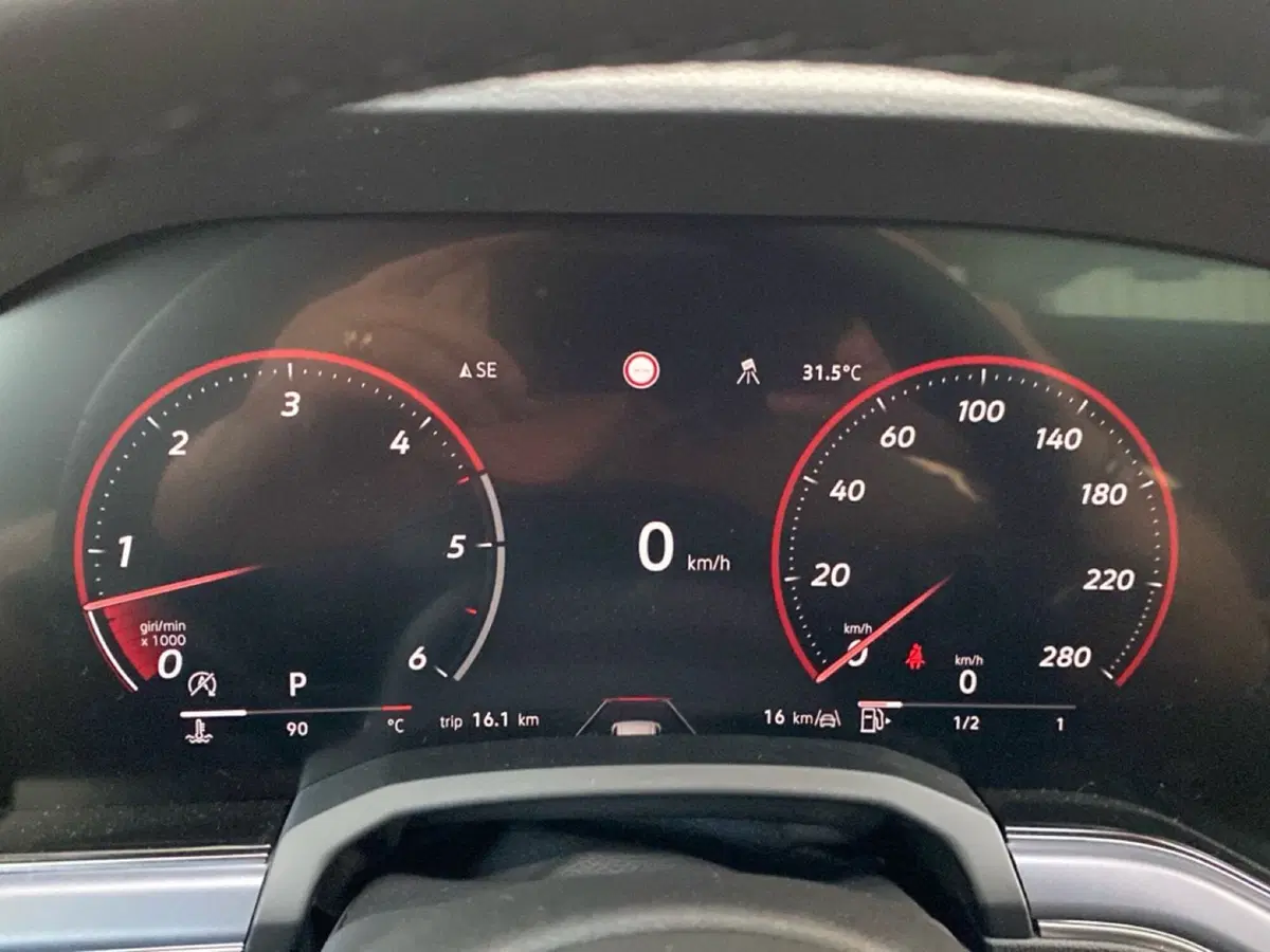 Volkswagen Touareg nuova a Lodi (19)