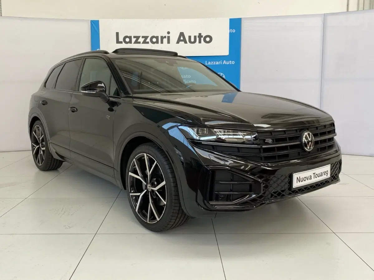 Volkswagen Touareg nuova a Lodi (3)