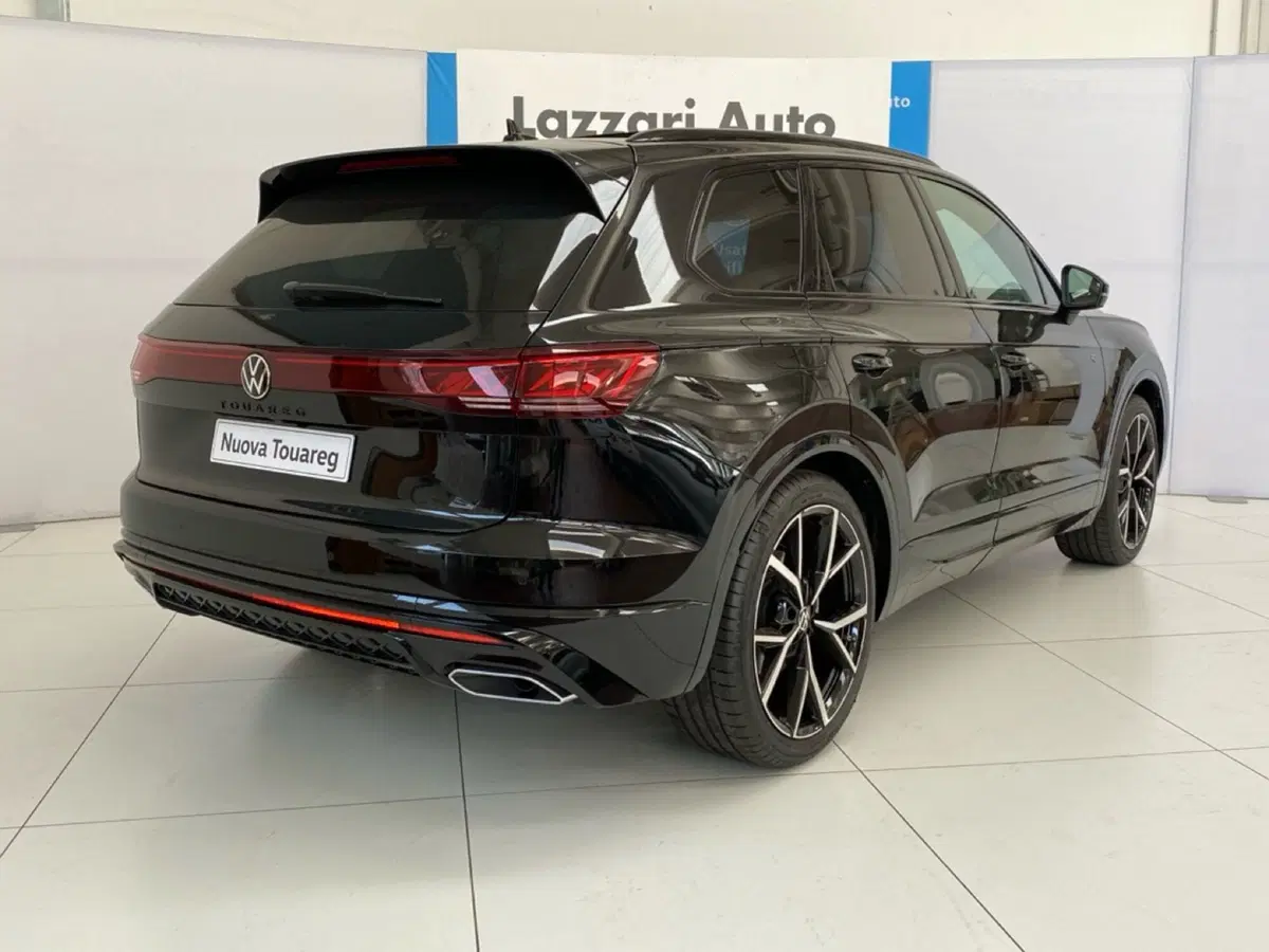 Volkswagen Touareg nuova a Lodi (4)
