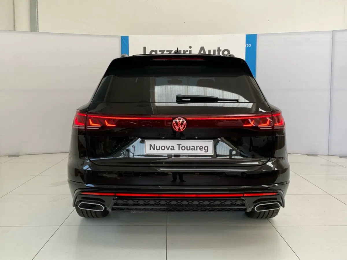 Volkswagen Touareg nuova a Lodi (5)