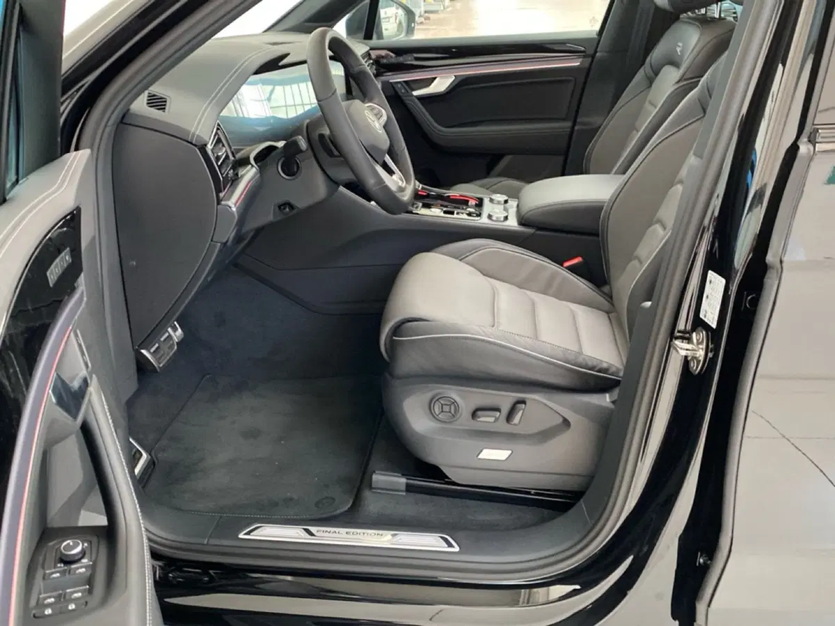 Volkswagen Touareg nuova a Lodi (7)