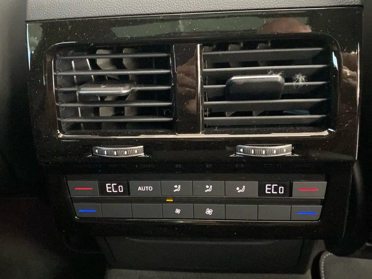 Volkswagen Touareg nuova a Lodi (9)