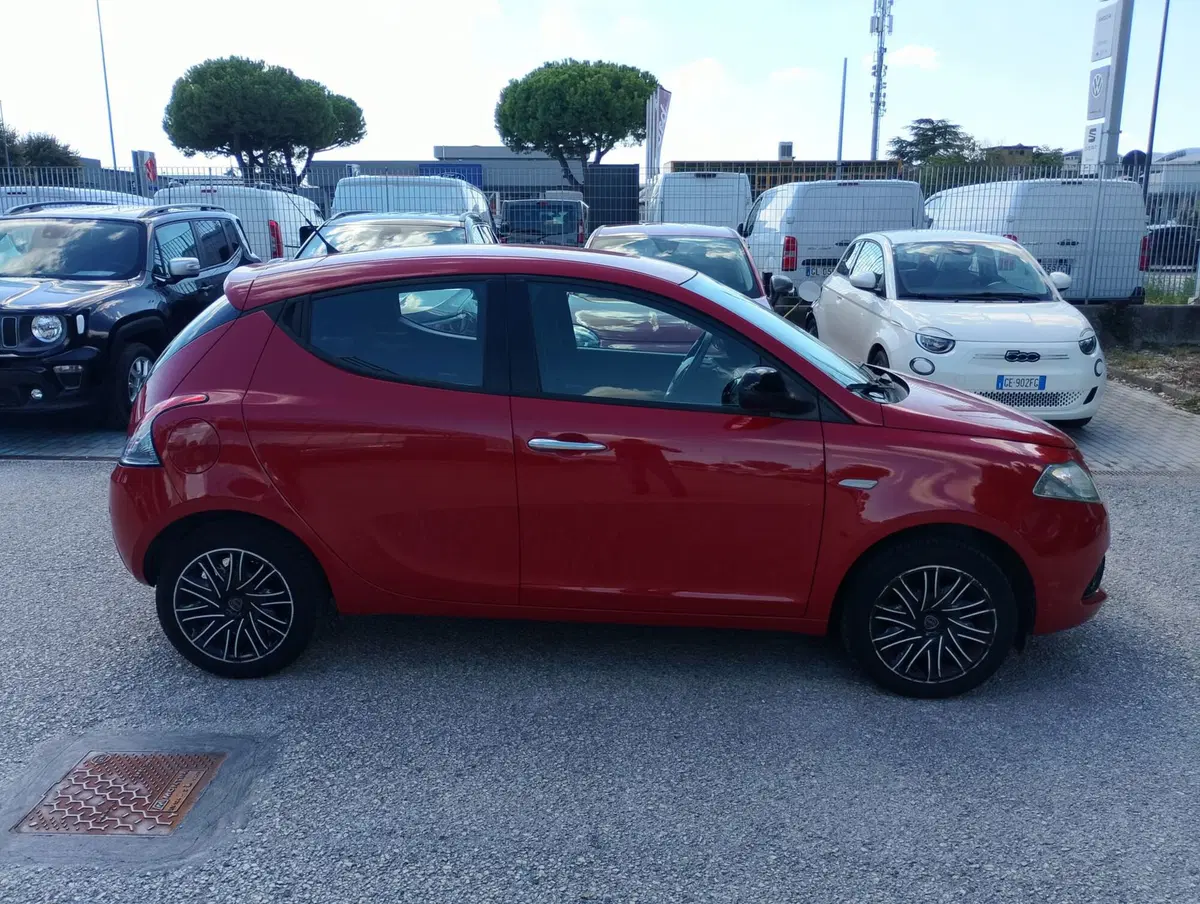 Lancia Ypsilon usata a Ravenna (12)
